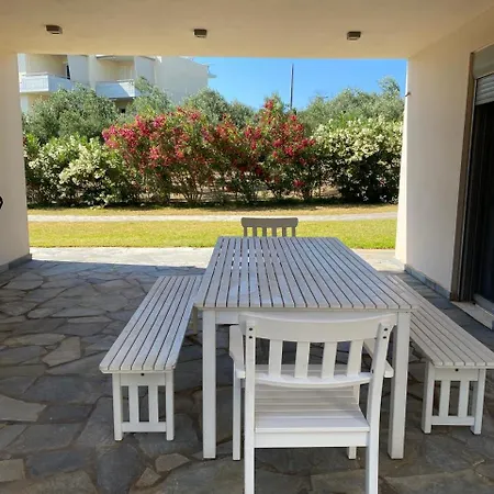 Seaside With Private Football Pitch Tatil Evi Nea Styra